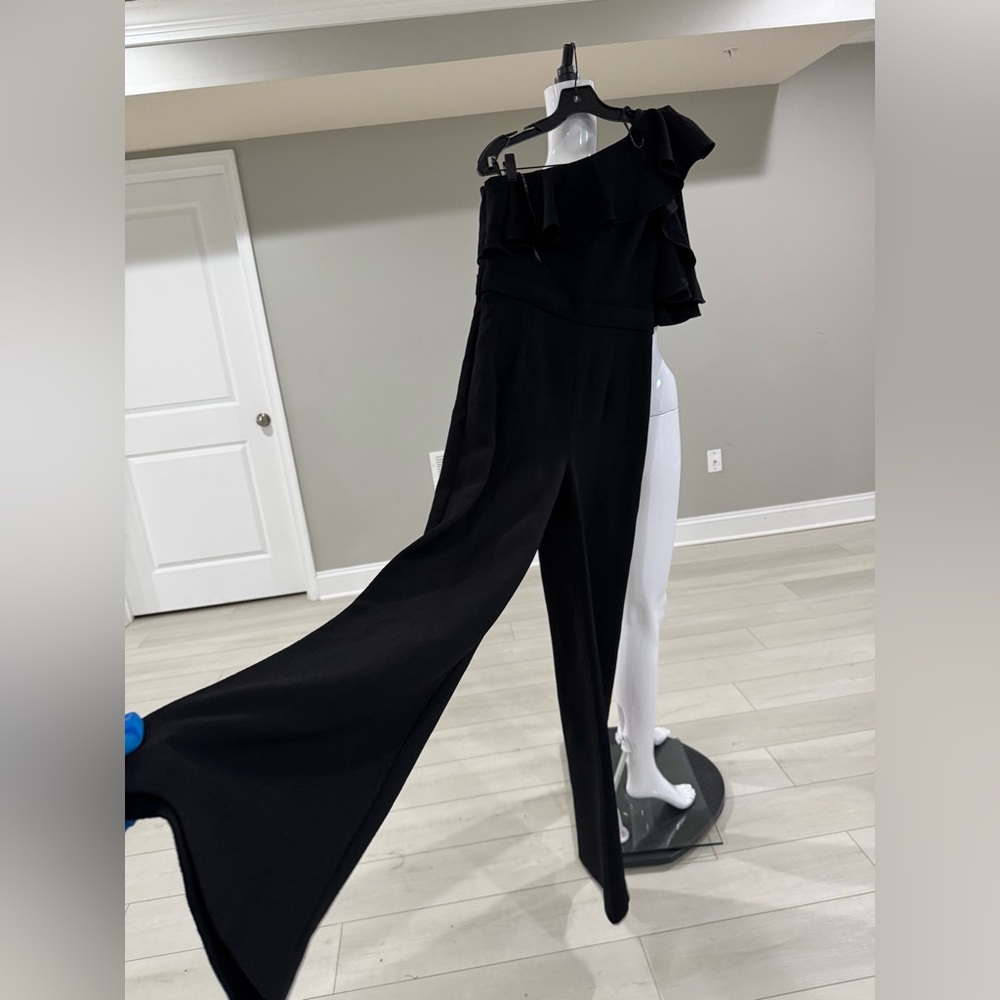 $415 Black Halo
Kallan Ruffle Jumpsuit size 8 - Picture 8 of 10